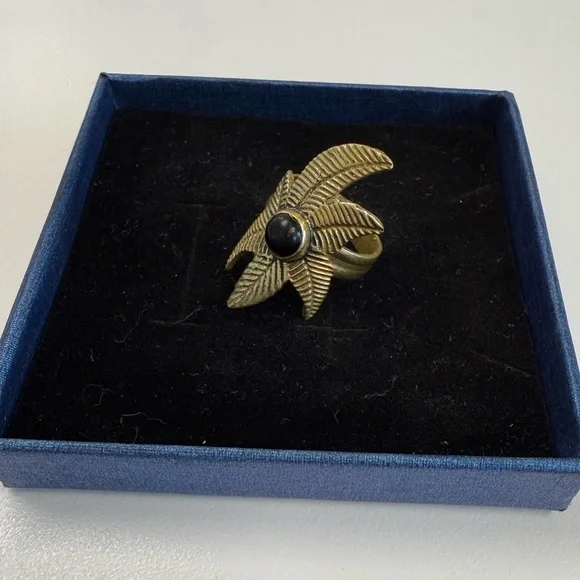 Gold Starfish Ring with Black Stone - Picture 6 of 10